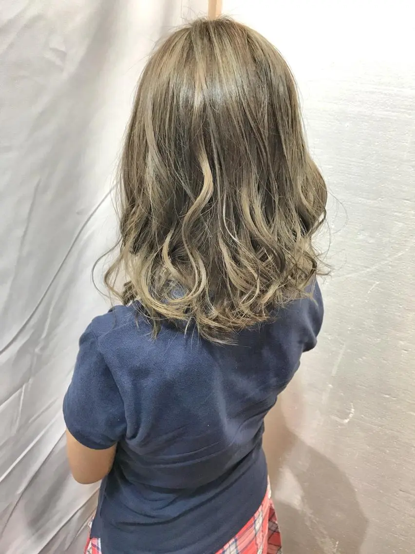 ミディアム カラー TAKAHASHI LEAPSのヘアスタイル
