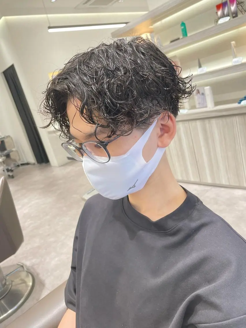 ショート パーマ メンズ センターパート 刈り上げ メンズ特化/今池駅 徒歩1分/岡本一真のヘアスタイル