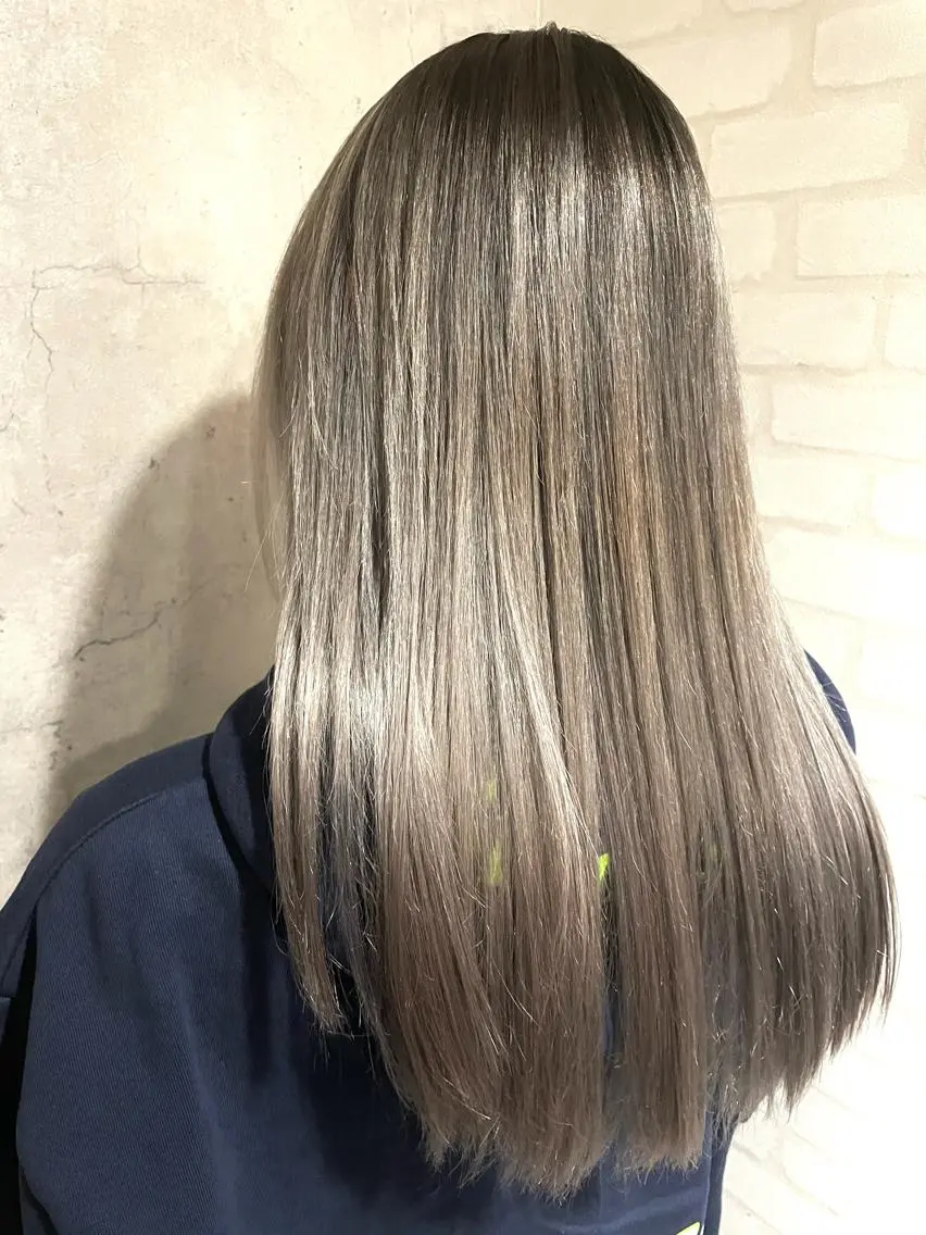 ロング カラー シルバー ホワイトシルバー ヘアカラー トリートメント レイヤー/ウルフ ハイトーンhiroのヘアスタイル