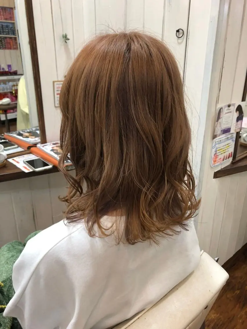 ミディアム カラー ベージュカラー カット ヘアカラー トリートメント LUSTY 長井明里のヘアスタイル