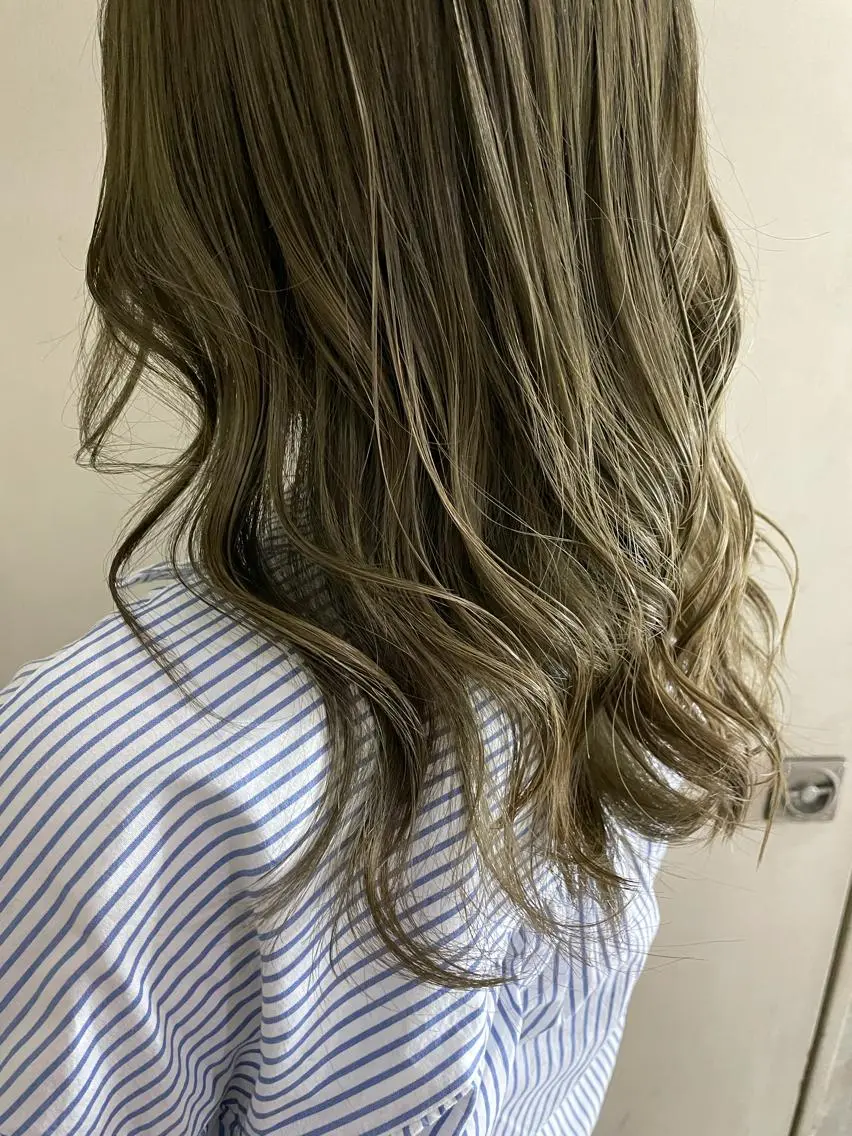 ミディアム 吉村 夏椰のヘアスタイル