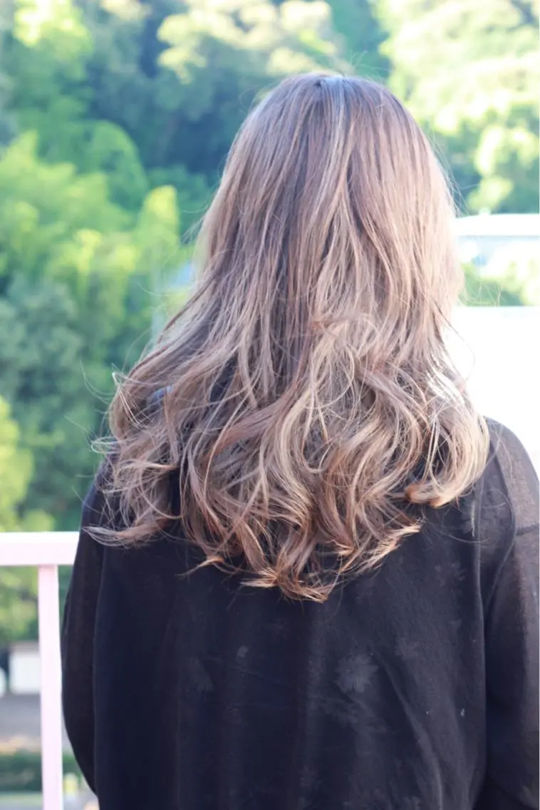 ロング カラー バレイヤージュ グレージュ レイヤーカット ヘアカラー Viage （ビアージュ）のヘアスタイル