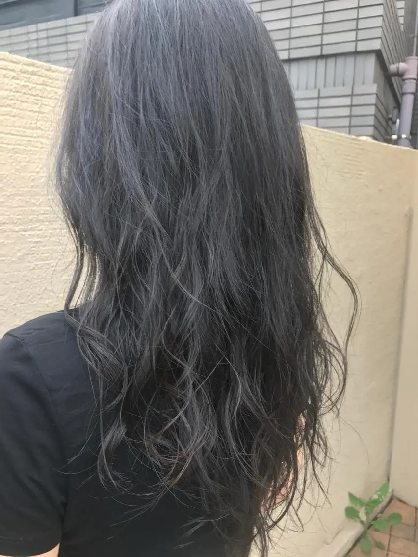 セミロング カラー 黒髪 ブリーチ ブルーカラー ブルーブラック ブリーチなしカラー 上條 航平のヘアスタイル