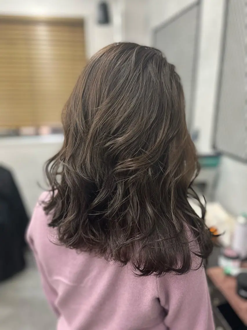 セミロング 川畑 花菜のヘアスタイル