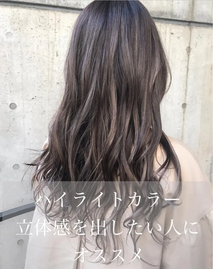 ロング カラー アッシュ ベージュカラー ブルーカラー グレージュ ハイトーンカラー ヘアカラー AKI アキのヘアスタイル