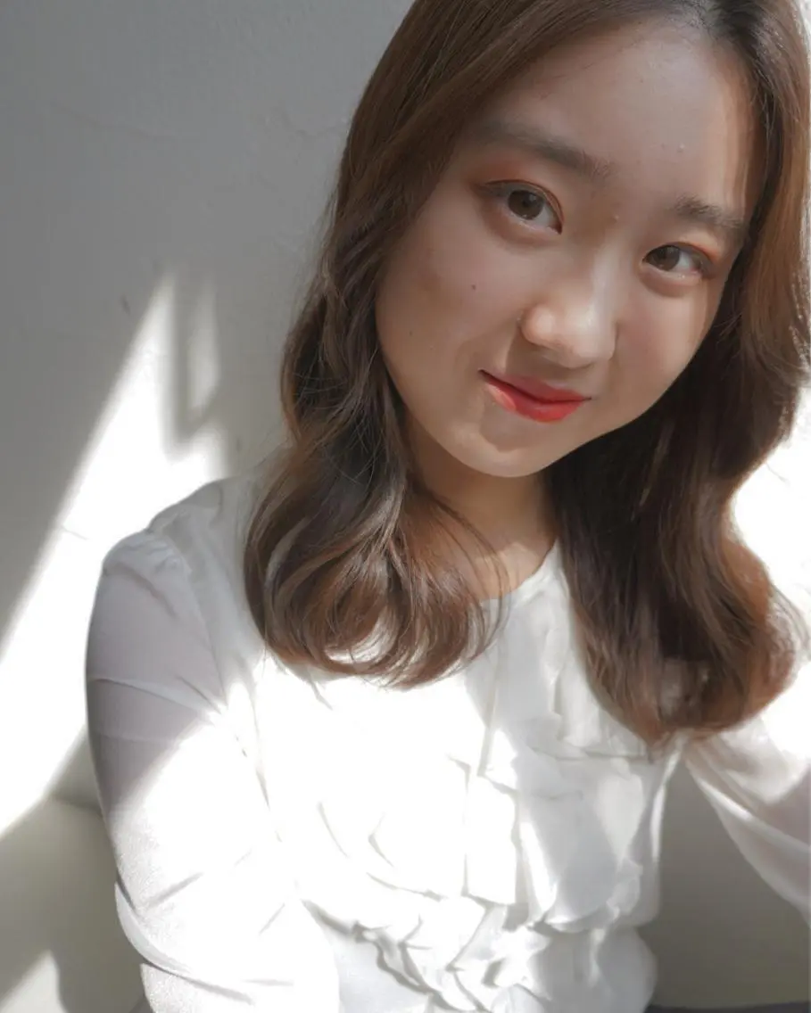 セミロング ヨシンモリ 韓国風ヘア 菅原リキヤ くびれレイヤーヘアのヘアスタイル