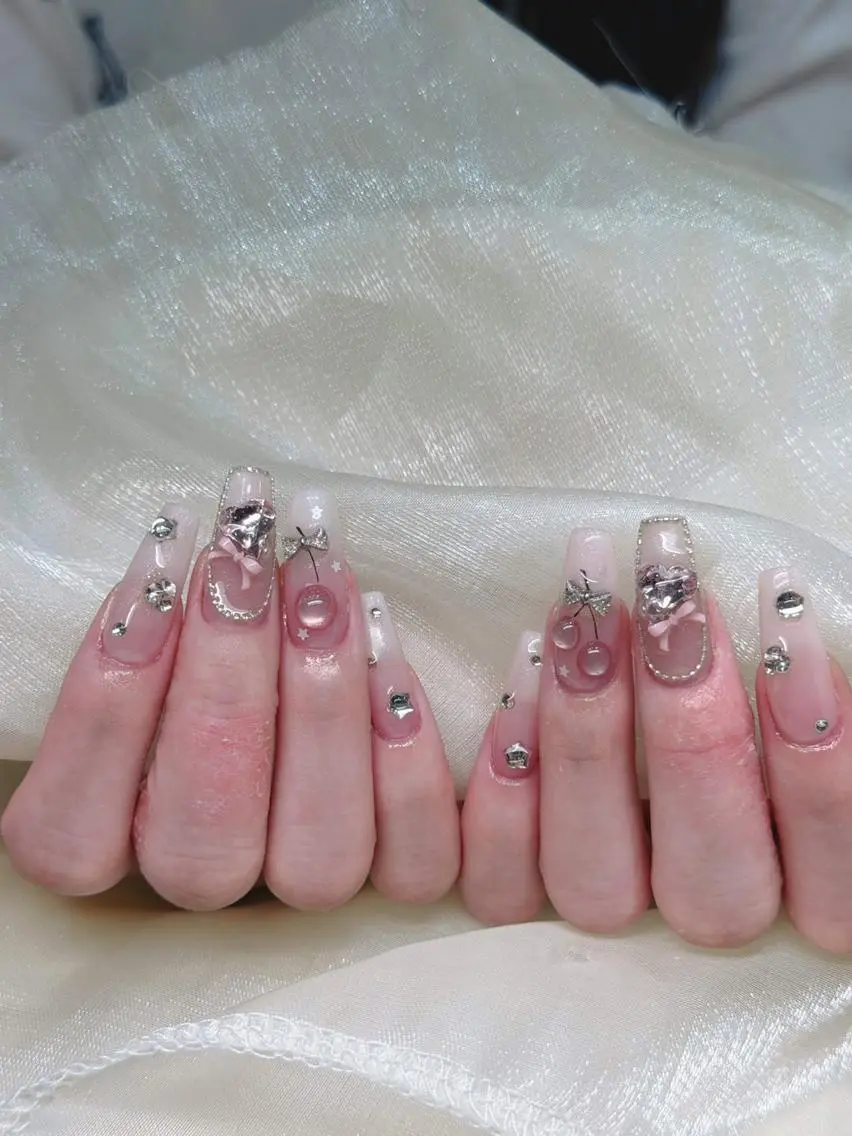 ネイル オーロラネイル ブルー チークネイル フットネイル フレンチネイル ハンドネイル NAILS168 池袋店のネイルデザイン