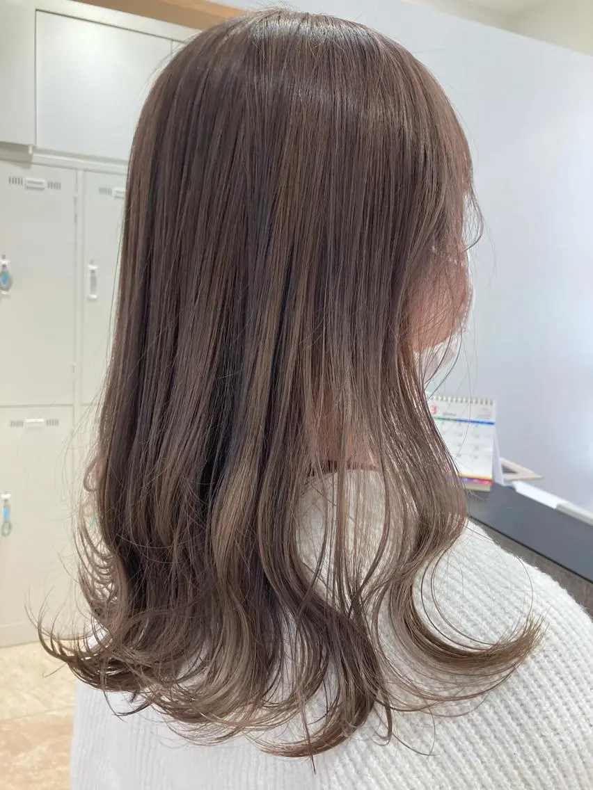 セミロング カラー ベージュカラー ミルクティーベージュ ヘアカラー cyan SANAMIのヘアスタイル