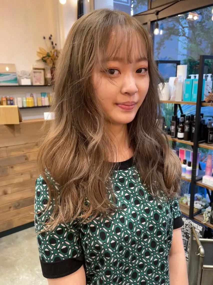 ロング カラー ベージュカラー カット ヘアカラー トリートメント 狩野 羅夢のヘアスタイル