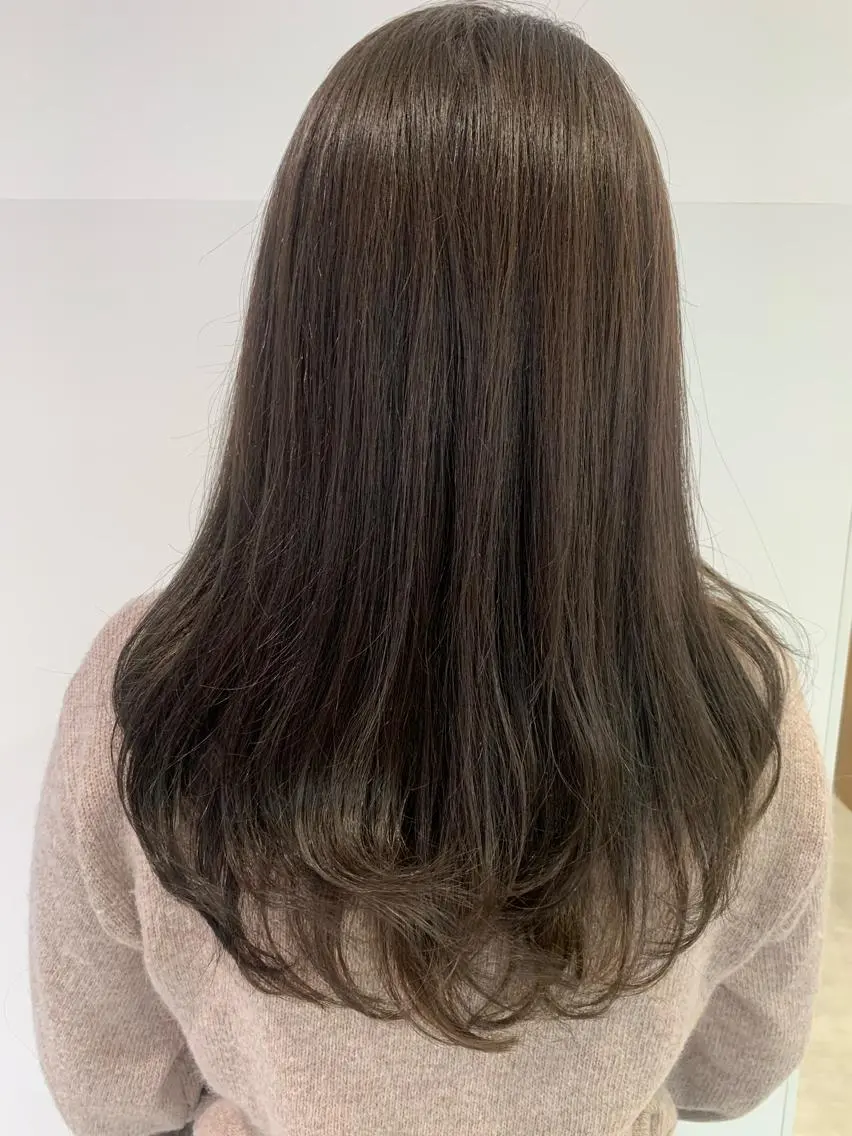 カラー アッシュ アッシュグレー カット ヘアカラー トリートメント ヘッドスパ 近 紗理奈のヘアスタイル