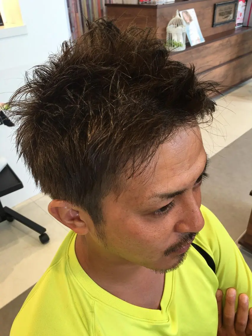 ショート ミディアム セミロング ロング カラー パーマ ヘアアレンジ メンズ キッズ ネイル マツエク・マツパ メンズハイトーン アッシュ ハイトーンカラー トリートメント メンズネイル ひがし さゆりのヘアスタイル
