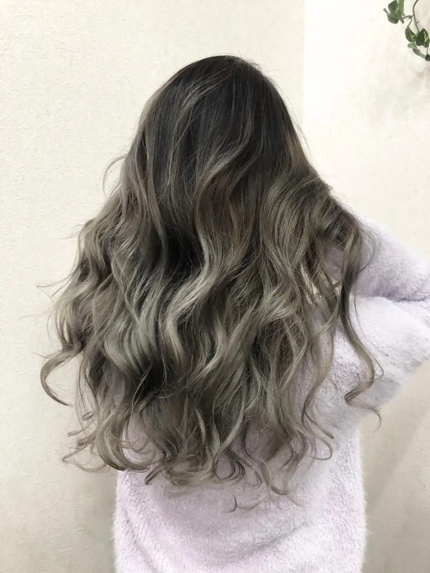 ロング カラー ヘアアレンジ ブリーチ グラデーションカラー シルバー Asian Hair &Eyebrowのヘアスタイル