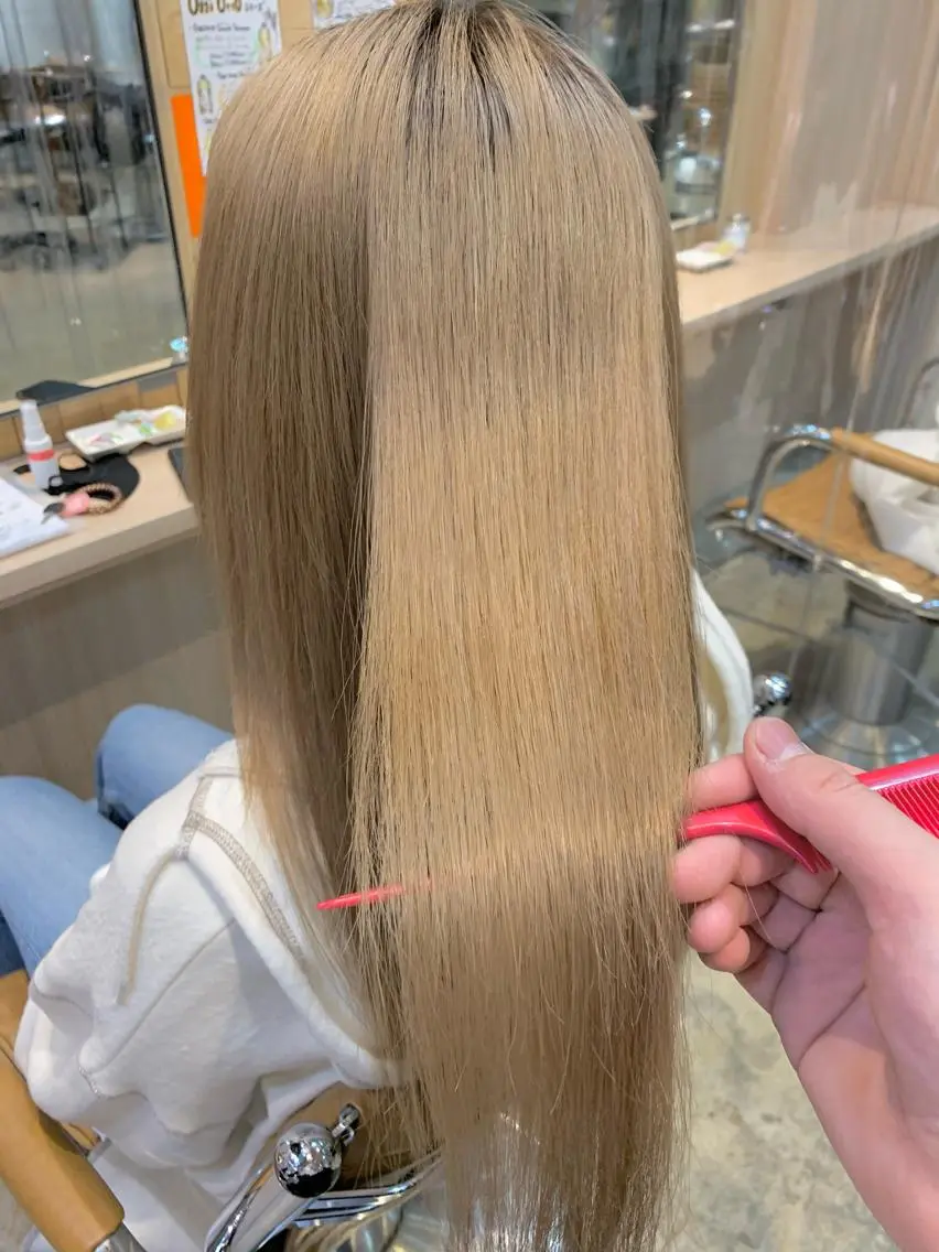 ロング カラー ヘアアレンジ ベージュカラー ミルクティーベージュ 髪質改善 トリートメント マンツーマン×半個室 まちだきょうすけのヘアスタイル