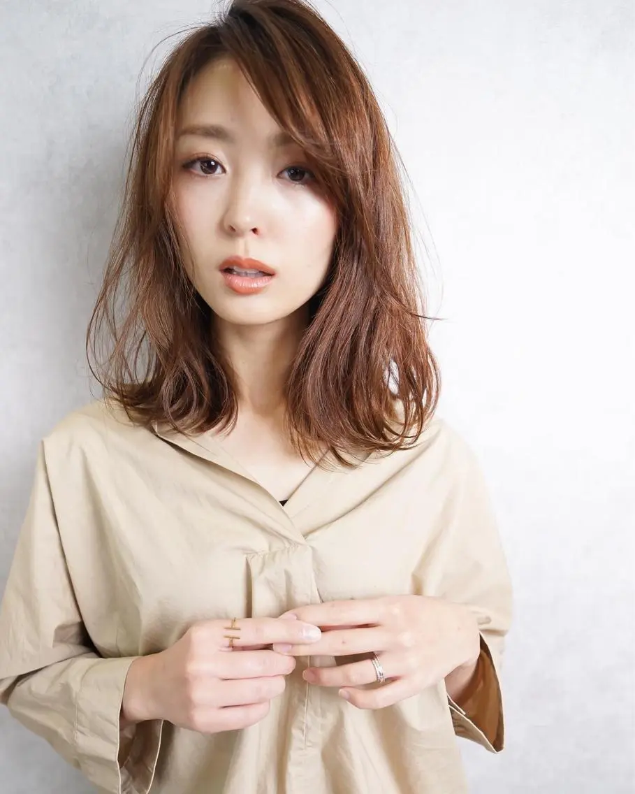 ミディアム ヘアールーム アートのヘアスタイル