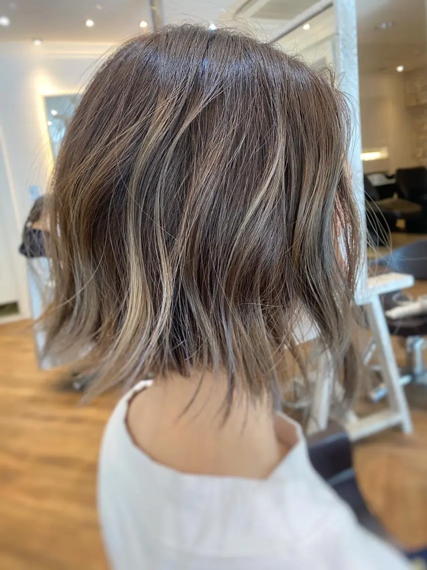 ショート カラー バレイヤージュ ボブ レイヤーカット WHALE hair × beautyのマツエク・マツパデザイン