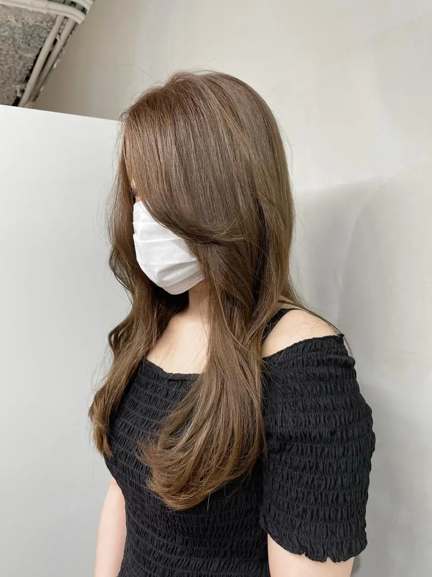 ロング カラー ベージュカラー 顔周りカット レイヤーカット ヘアカラー トリートメント 透け感カラー✂️ yuuのヘアスタイル