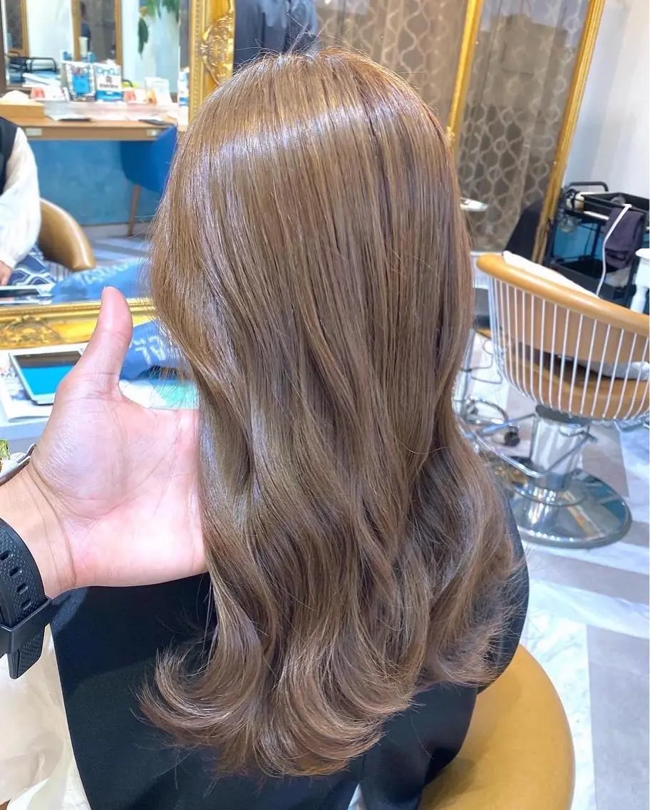 ミディアム カラー ヘアカラー トリートメント レイヤーカット /透明感カラー西田のヘアスタイル