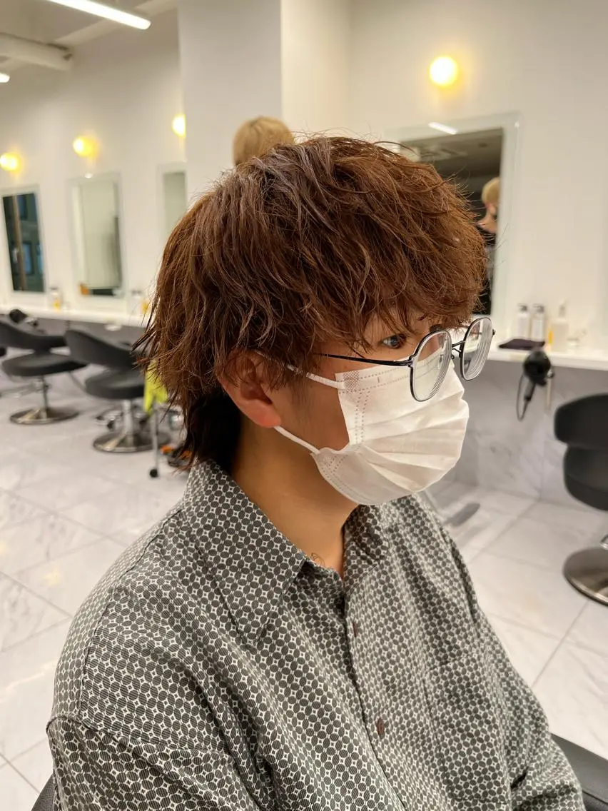 ショート カラー パーマ メンズ センターパート メンズ韓国風 韓国マッシュ マッシュウルフ マッシュ メンズパーマ特化 TAIGAのヘアスタイル