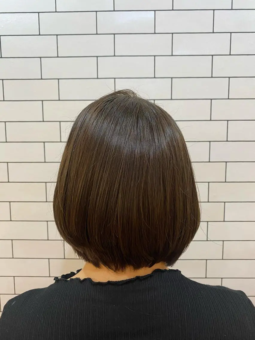 ミディアム ボブ TAI透明カラー 柔らかい縮毛矯正のヘアスタイル