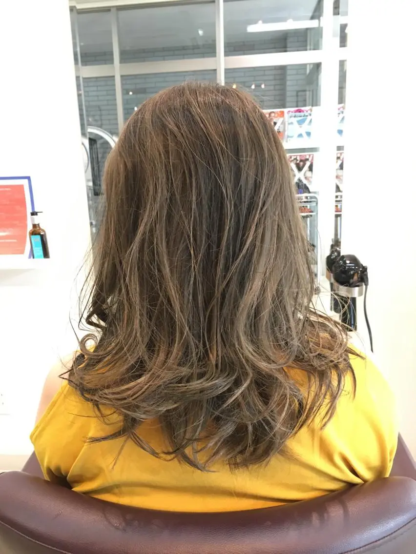 ミディアム カラー アディクシーカラー ハイライトカラー ハイライト 中村 よしひでのヘアスタイル