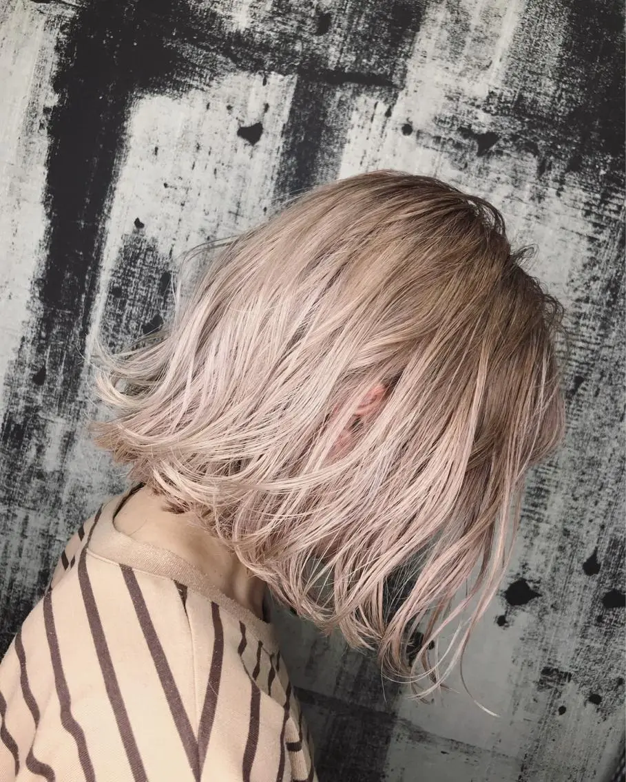 ショート カラー ベージュカラー 透明感カラー シルバー シルバーベージュ メンズ特化パーマ 美容師/小泉賢徒のヘアスタイル
