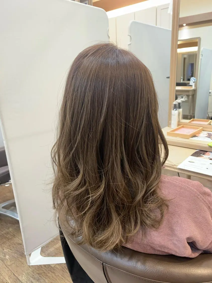 カラー アッシュ ベージュカラー ヘアカラー トリートメント 🦋艶モテカラー/ヘ アセット🦋YURIのヘアスタイル