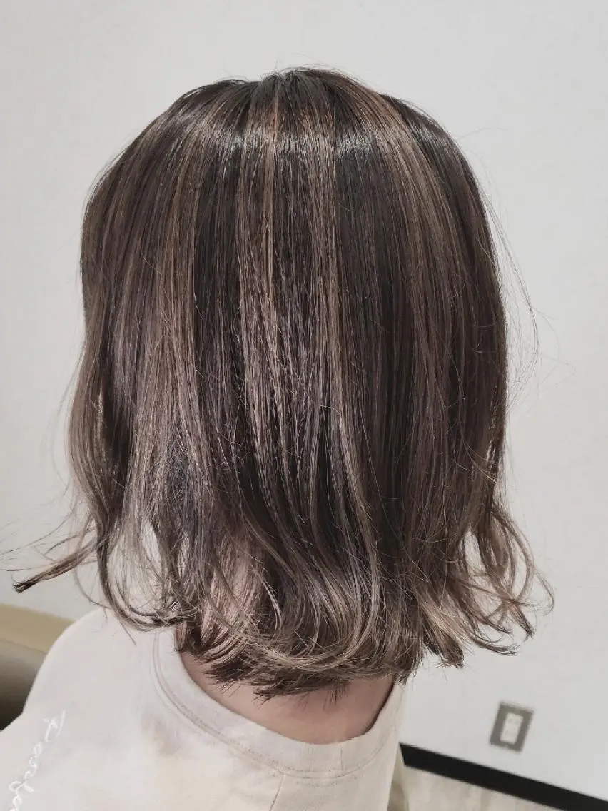 ミディアム カラー ベージュカラー 透明感カラー ハイライトカラー ハイライト nao 艶カラー・髪質改善のヘアスタイル