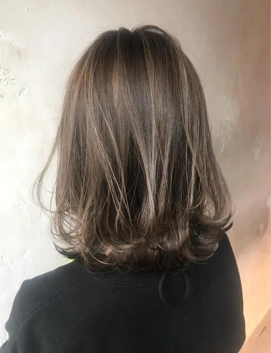 ミディアム ブリーチなし 透明感カラー/艶髪のヘアスタイル