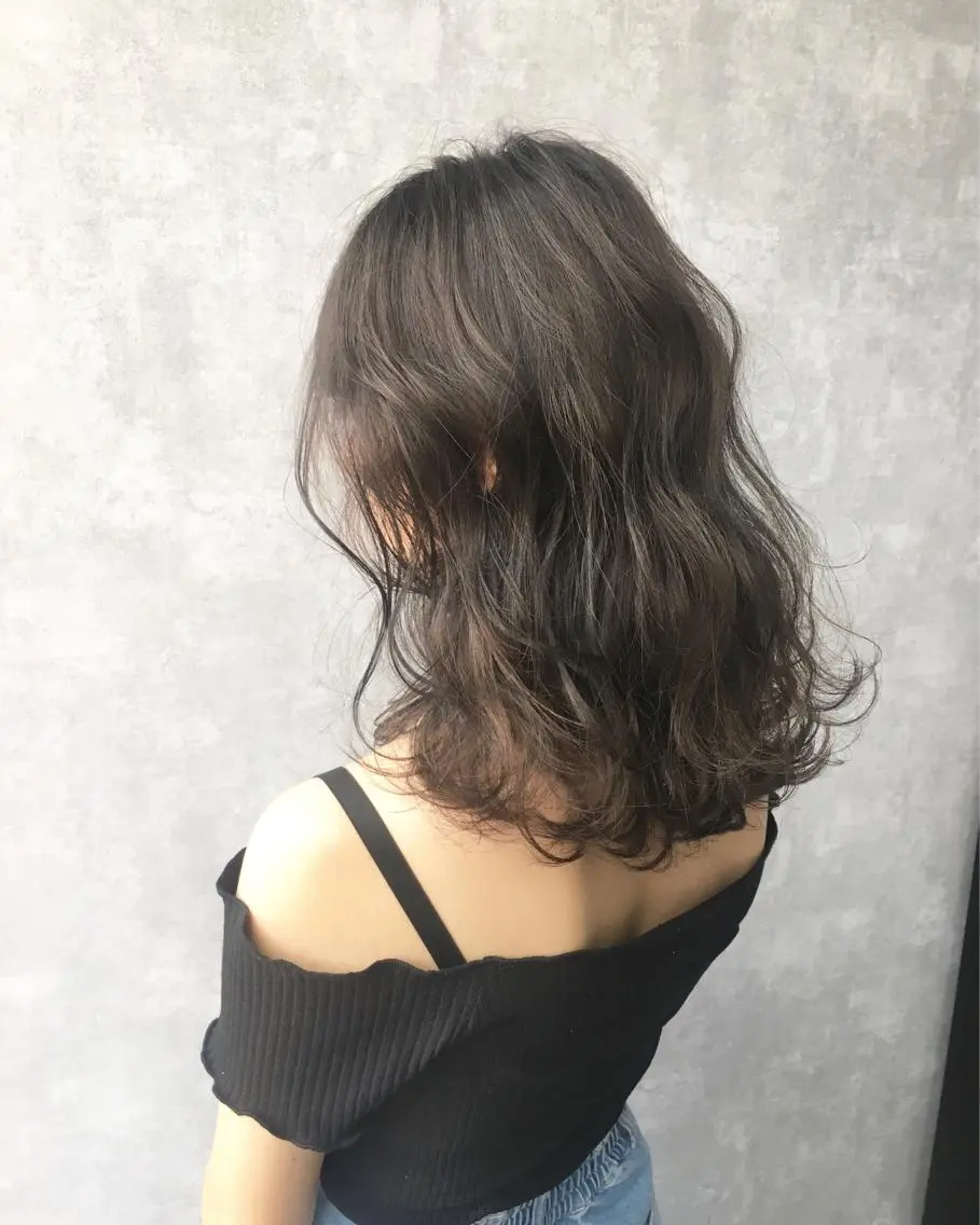 ミディアム カラー アッシュ ブラウンカラー レイヤーカット BLend 渋谷のヘアスタイル