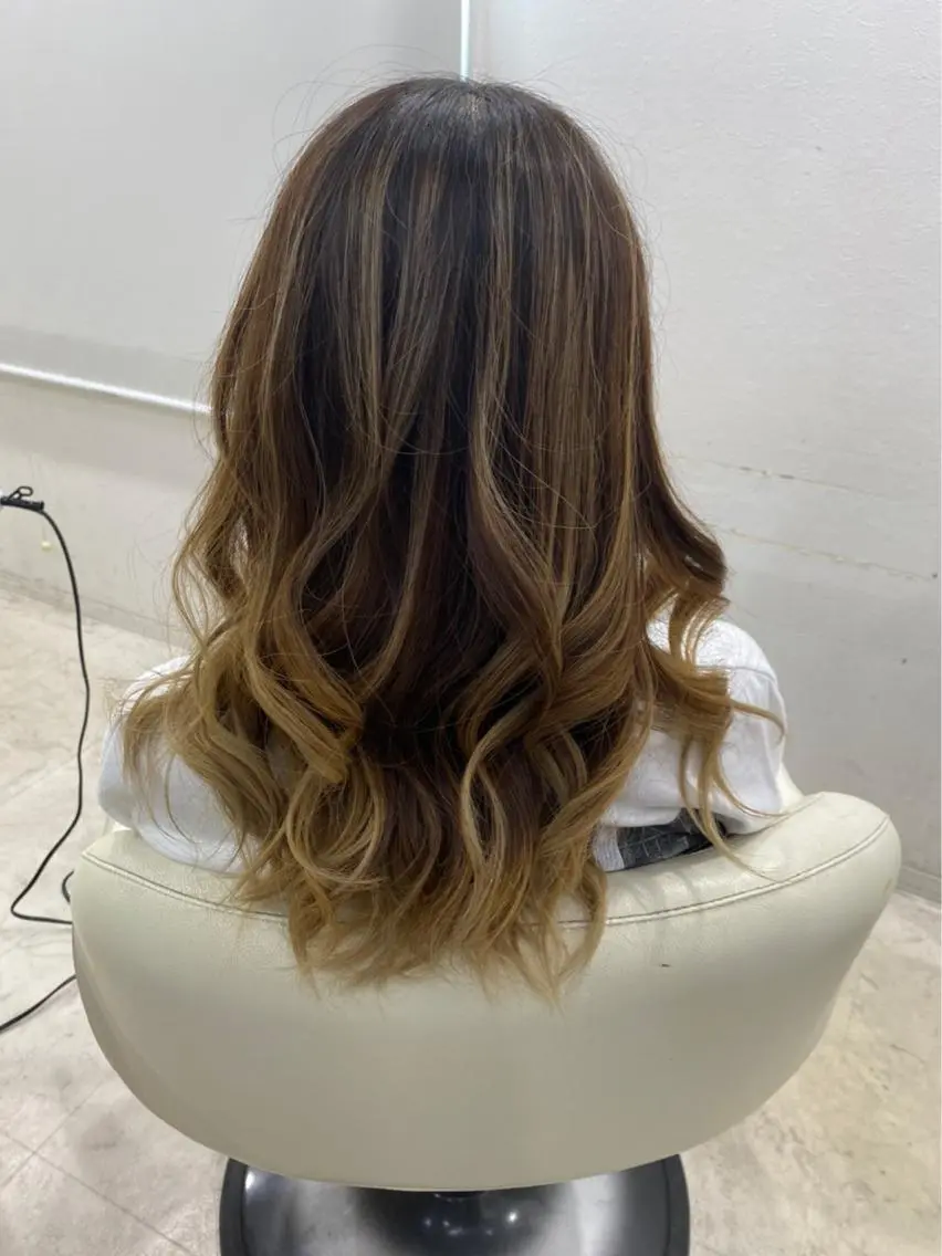ロング カラー グラデーションカラー 羽澤 亨威【髪質改善】のヘアスタイル