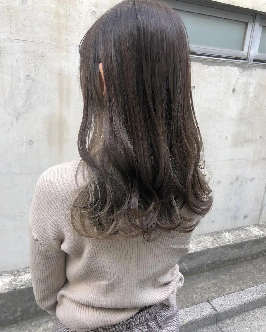 ロング カラー ベージュカラー インナーカラー ミルクティーベージュ フレンチボブパーマ Yuukiのヘアスタイル