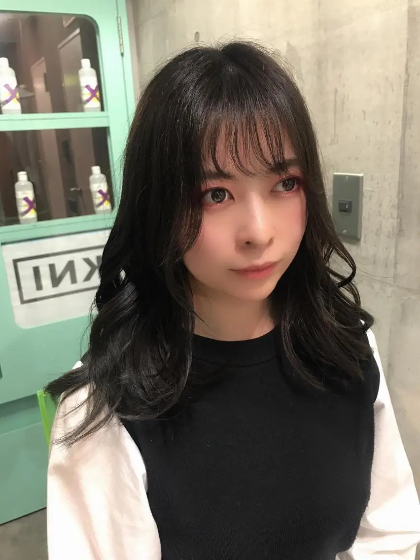 セミロング カラー 顔まわりレイヤー 韓国風ヘア レイヤーカット ホワイト&レイヤーカ ットエクステ長畠俊輔のヘアスタイル