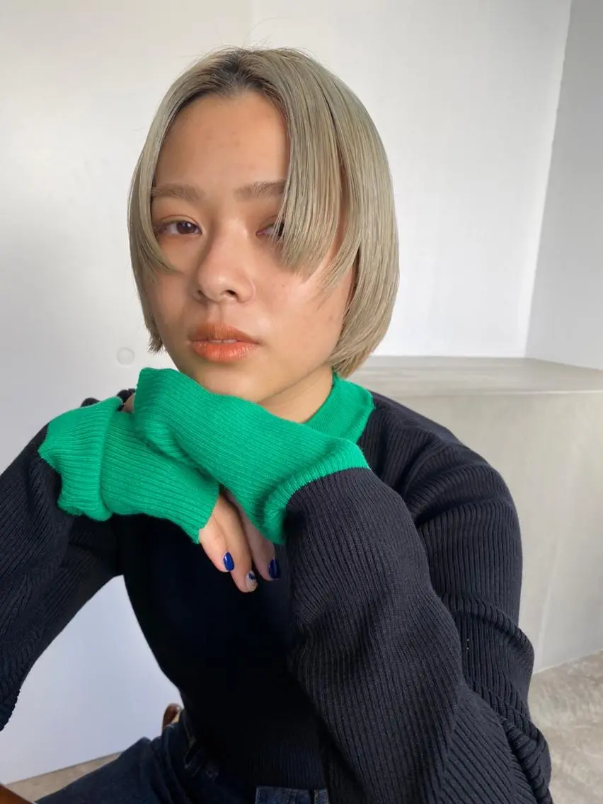 ショート カラー パーマ アディクシーカラー ブリーチ ブロンド ブルーカラー ハイライトカラー カット ヘアカラー CEINE PATHのヘアスタイル