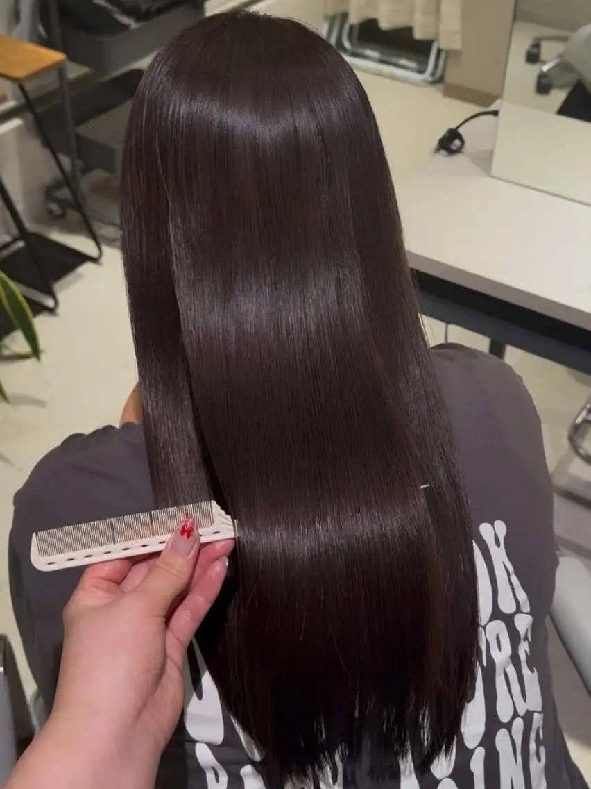 カラー ロング アッシュ アッシュブラウン ブラウンカラー 透明感カラー 髪質改善 SONOKO 【yoki.】のヘアスタイル