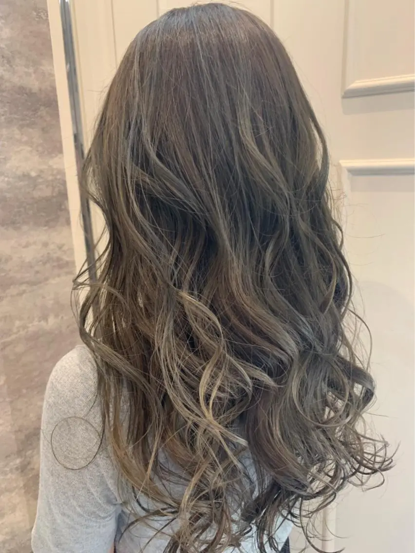 ロング カラー シルバー 🫟Blanco🫟 Color&Careのヘアスタイル