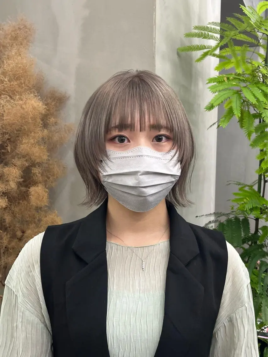 ミディアム イツク ⚡️ ルーツ/ハイトーンのヘアスタイル