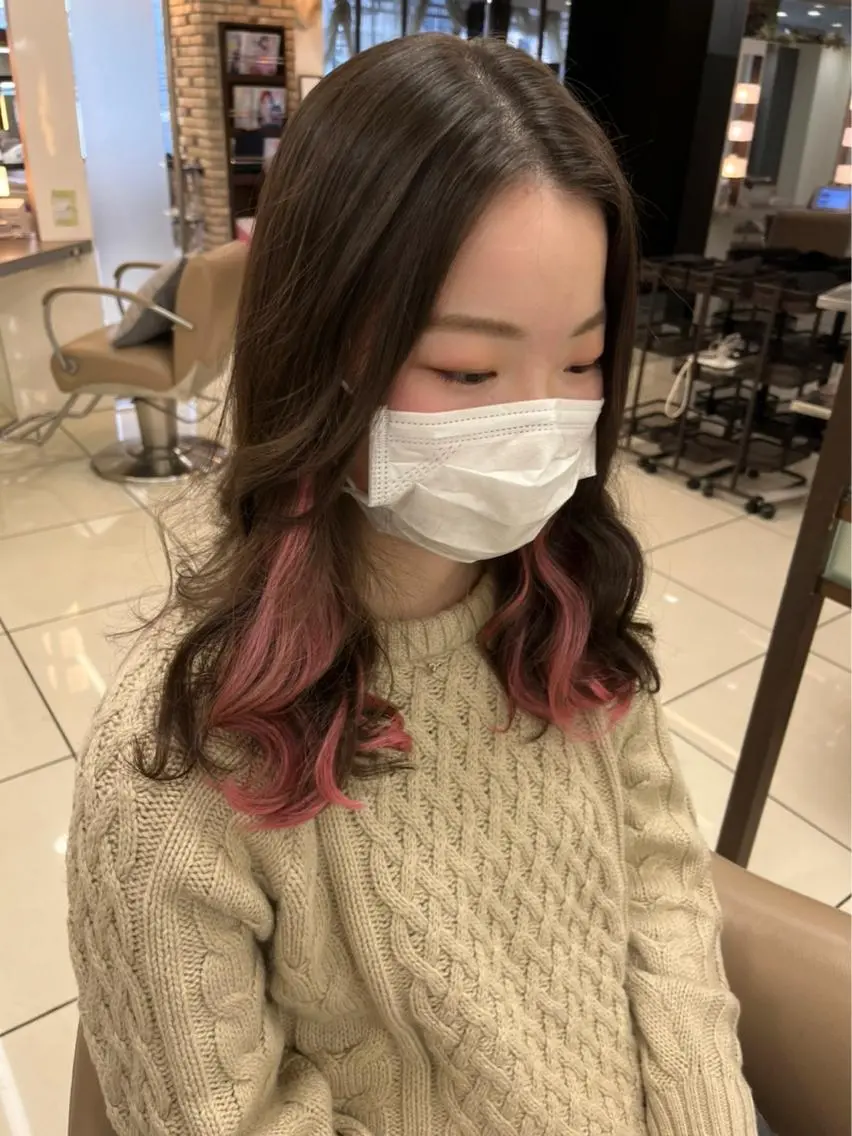 ミディアム カラー 羽エクステ🪽 🤍まき🤍のヘアスタイル