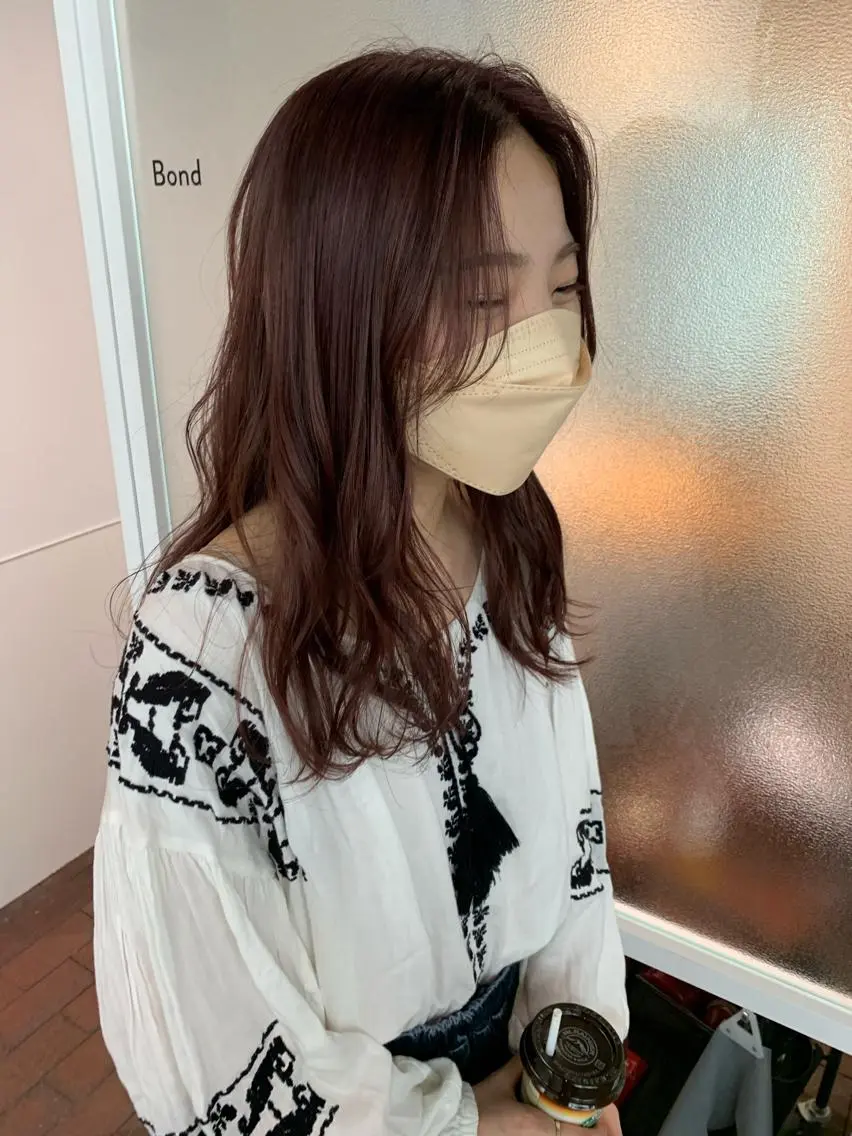 セミロング カラー ブリーチ ブラウンカラー 透明感カラー ピンクカラー 片岡 由依のヘアスタイル