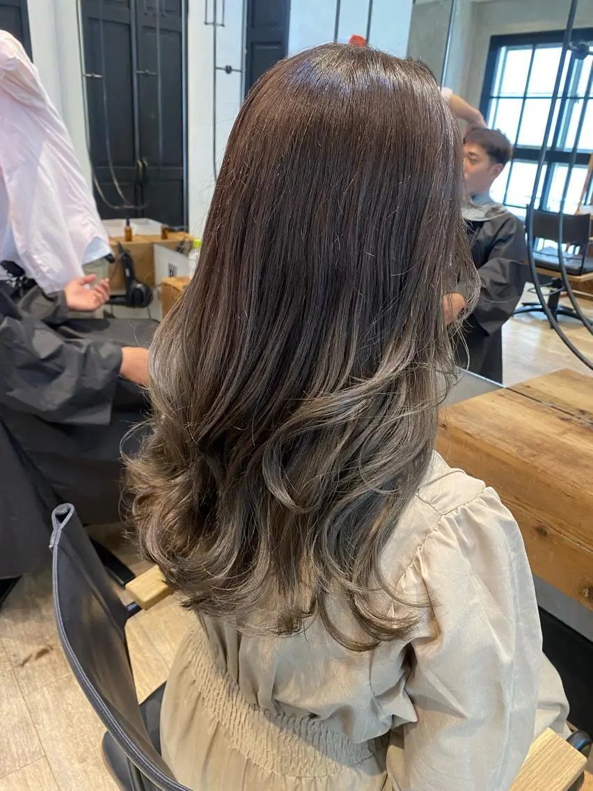 ロング 新宿/顔周りカット +レイヤー＝しずく♩のヘアスタイル