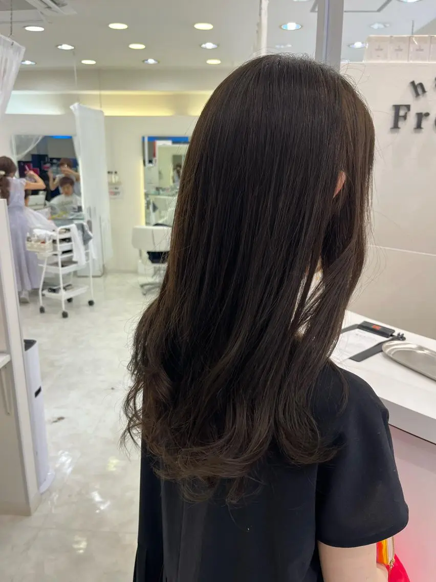 ロング カット ヘアカラー 山森 大地のヘアスタイル