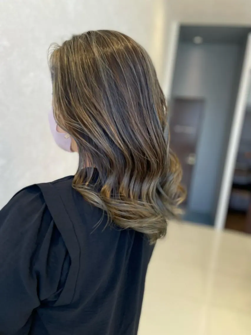 カラー ハイライトカラー 絹川 琴美のヘアスタイル