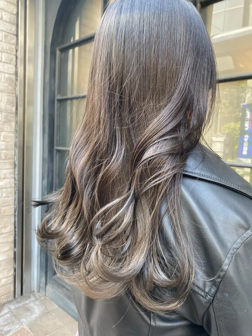 ロング カラー ブリーチ 透明感カラー ブリーチカラー⸜♡⸝ クルミ🐍のヘアスタイル