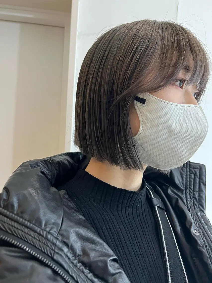 ミディアム カラー ブリーチ カット 縮毛矯正 ツキノキ ミナのヘアスタイル