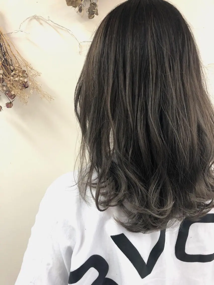セミロング カラー バレイヤージュ レイヤーカット ヘアカラー カラー職人/上川原 雄飛のヘアスタイル