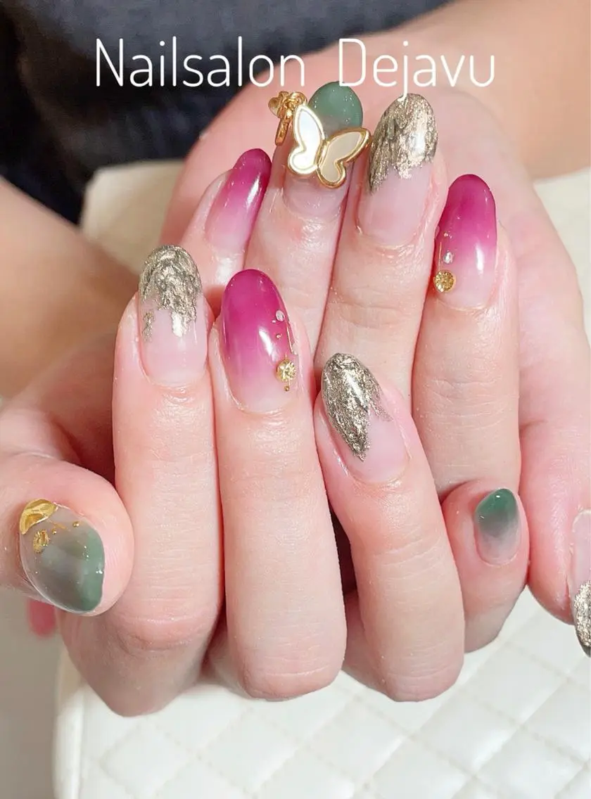 ネイル アートネイル クリアネイル グラデーション ニュアンスネイル ストーンネイル Nail salon Dejavu 🌿のネイルデザイン