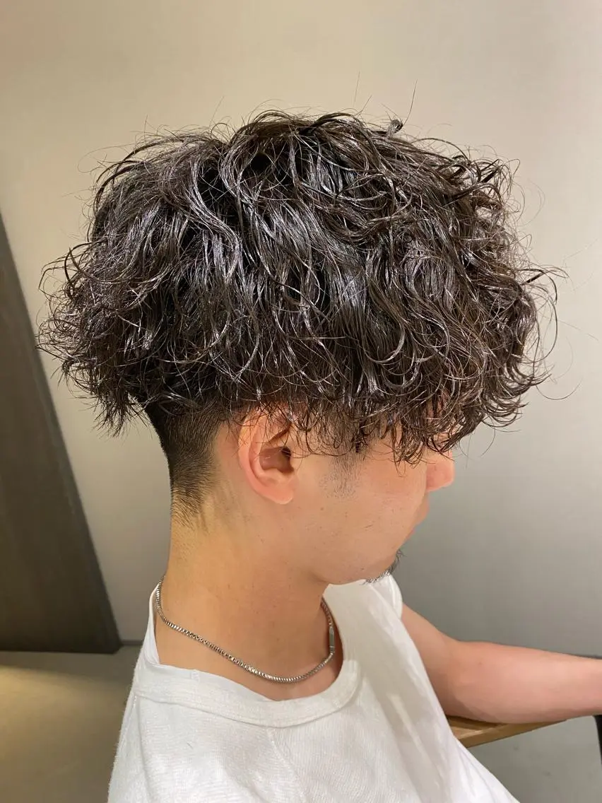 ミディアム パーマ メンズ 波巻きパーマ unopulir 景山 凌のヘアスタイル
