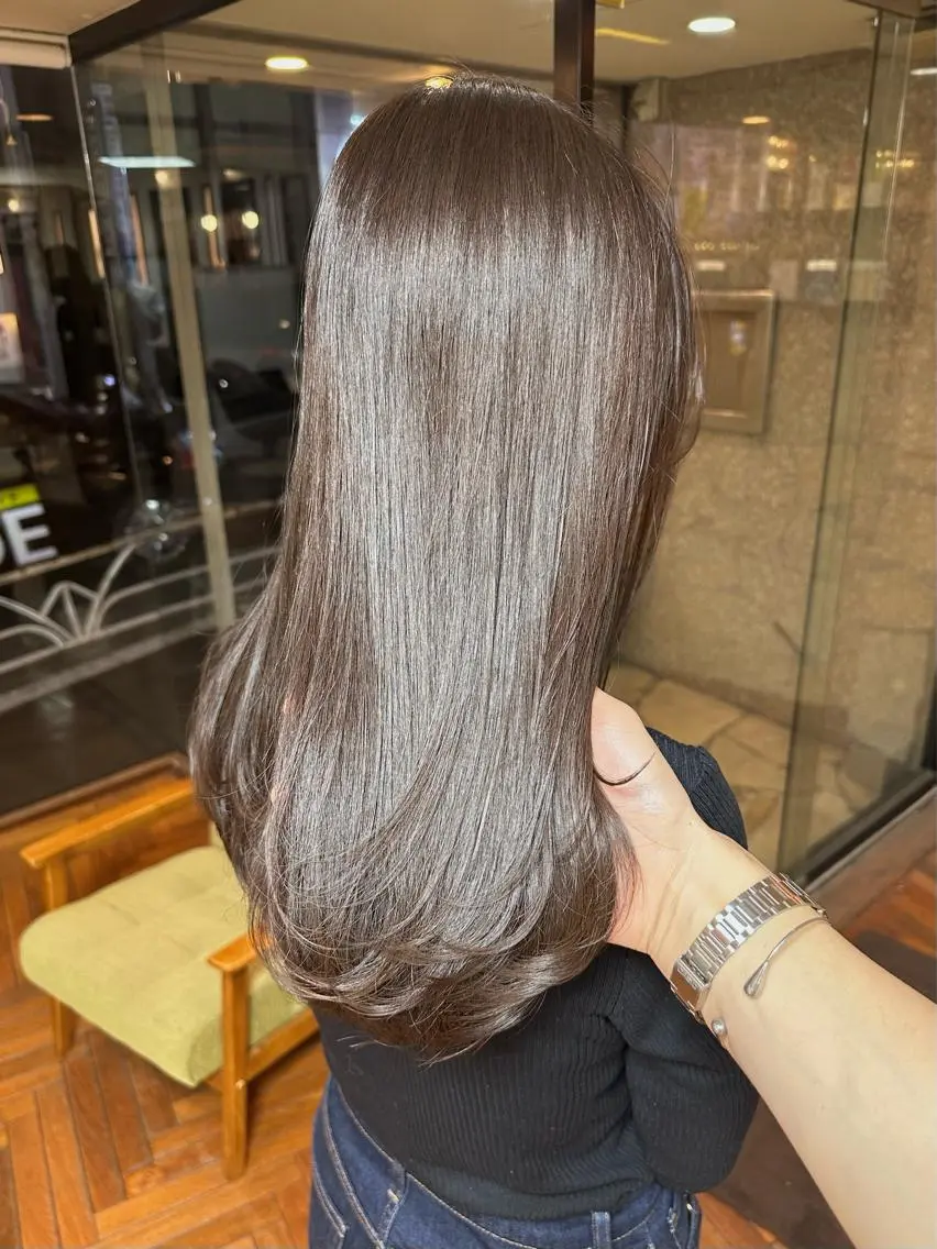 ロング カラー ブリーチ グレージュ ブリーチなしカラー オリーブグレージュ オリーブグレー ヘアカラー トリートメント 矢野 晃平のヘアスタイル