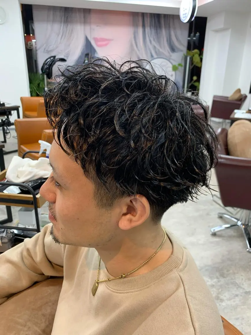ショート パーマ メンズ メンズパーマ スパイラルパーマ カット パーマ 須佐 勝也のヘアスタイル