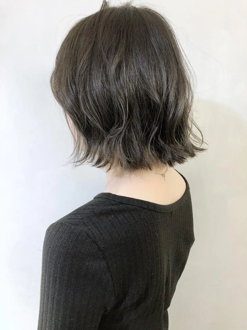 ミディアム カラー 切りっぱなしボブ ショートボブ ミディアムパーマ ボブ 外ハネヘア カット ヘアカラー 徳本 駿太のヘアスタイル