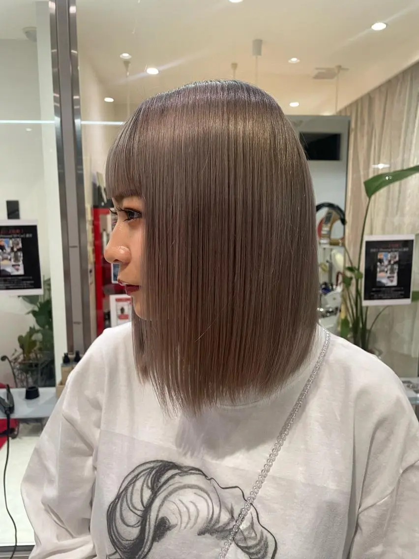 ミディアム カラー ブリーチ グレージュ トリートメント Merlyosaka 早川未来のヘアスタイル